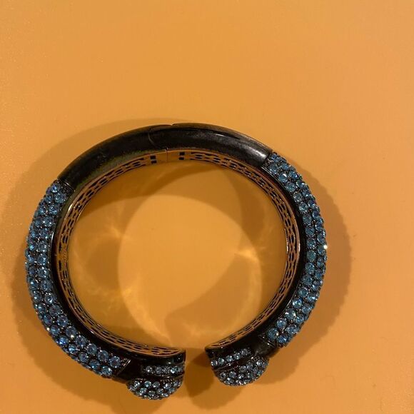 Elegant Black and Blue Bracelet - Picture 2 of 4